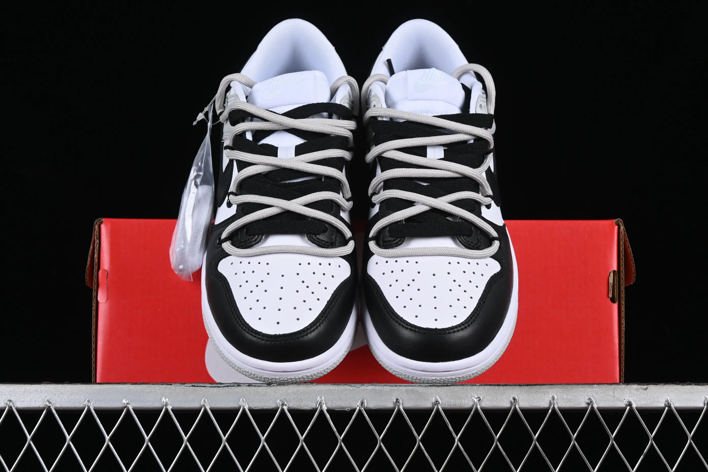 All Categories Nk SB Dunk Series Nk SB Dunk Low Low-top sneakers Nk Dunk Low Leather letters High street deconstruction Black and gray SB strap low-top casual sneakers DV0831-101